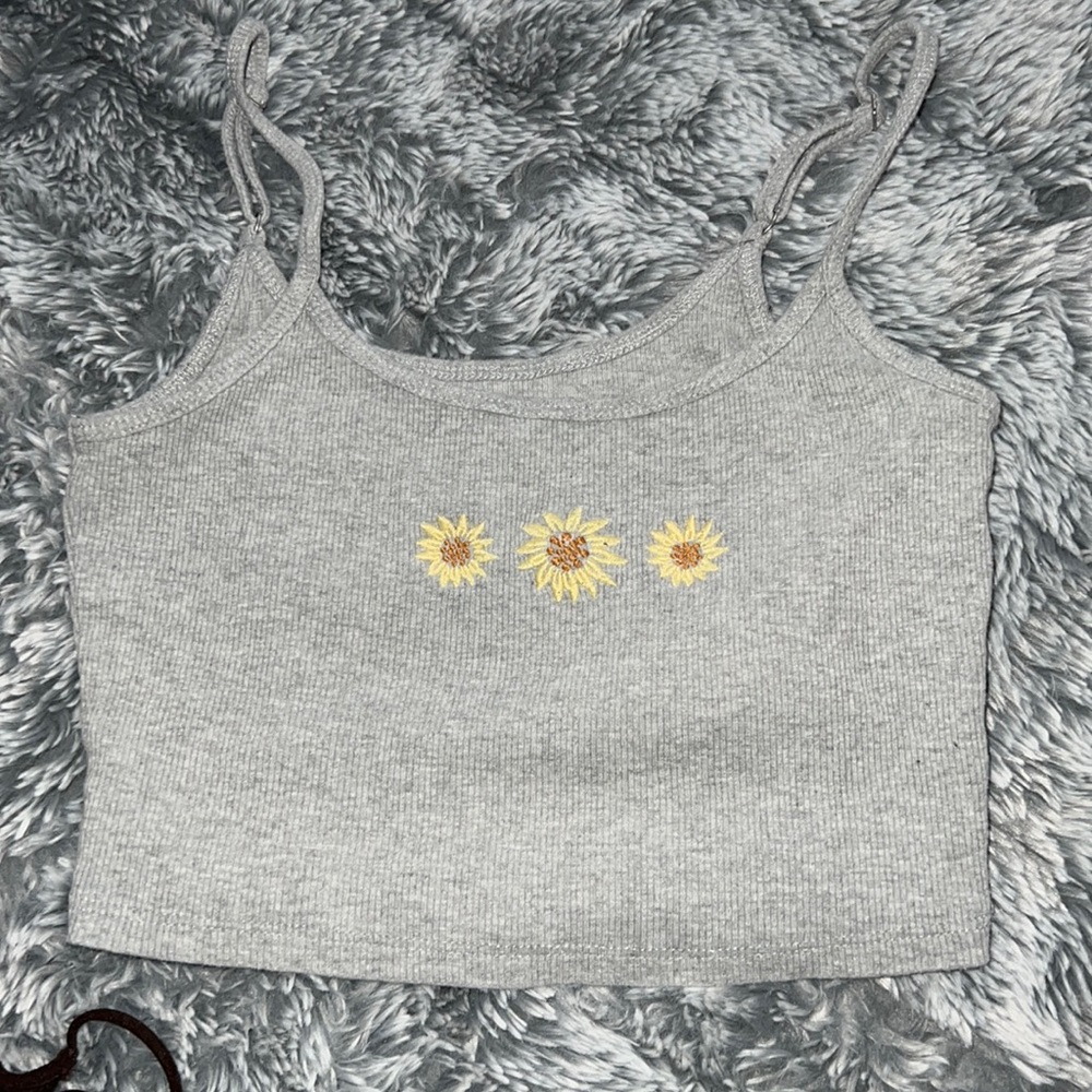 Grey tank top with three flowers on front